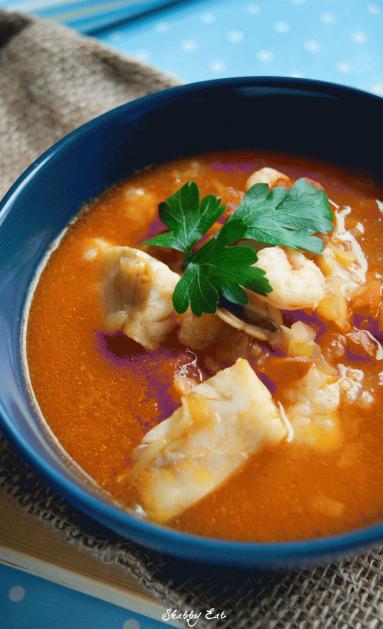 Zdjęcie - Śródziemnomorska zupa rybna - Przepisy kulinarne ze zdjęciami