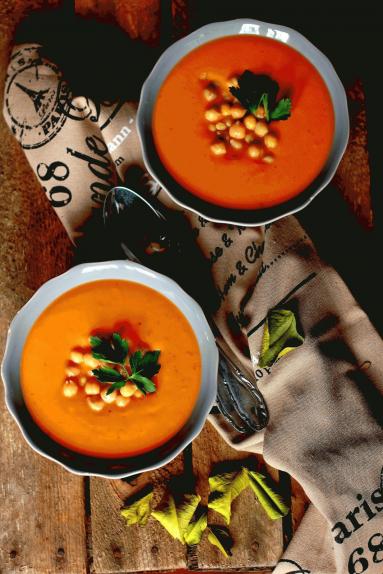 Zdjęcie - Krem z dyni piżmowej z czerwoną pastą curry i cieciorką - Przepisy kulinarne ze zdjęciami
