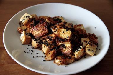 Zdjęcie - Smażone tofu w sosie Teriyaki - Przepisy kulinarne ze zdjęciami