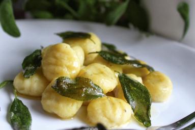 Zdjęcie - Gnocchi z masłem szałwiowym - Przepisy kulinarne ze zdjęciami