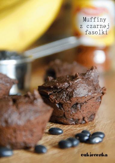 Zdjęcie - Czekoladowe muffiny z czarnej fasolki doprawione chili - Przepisy kulinarne ze zdjęciami