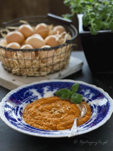Zdjęcie - Zupa krem z marchwi i pieczonej papryki - Przepisy kulinarne ze zdjęciami