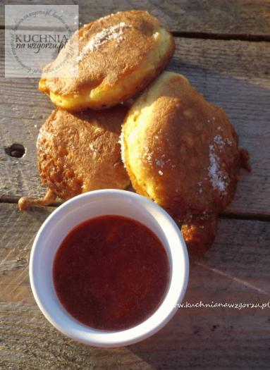Zdjęcie - Szybkie placuszki z patelni dla łasuchów na śniadanie - Przepisy kulinarne ze zdjęciami