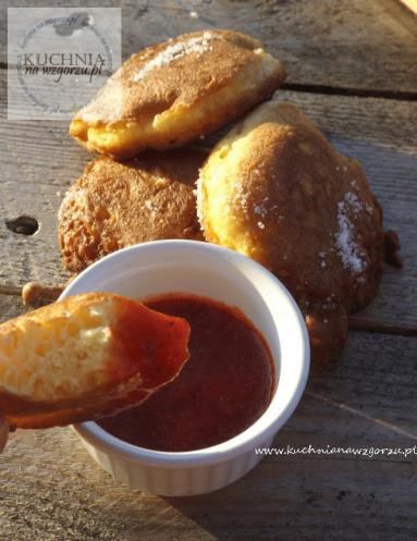 Zdjęcie - Szybkie placuszki z patelni dla łasuchów na śniadanie - Przepisy kulinarne ze zdjęciami