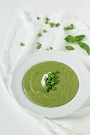 Zdjęcie - Zupa z zielonego groszku i bazylii - Przepisy kulinarne ze zdjęciami