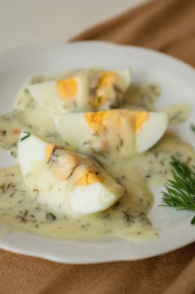 Zdjęcie - Jajka w sosie koperkowym - Przepisy kulinarne ze zdjęciami