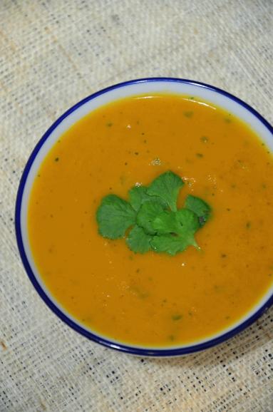 Zdjęcie - Zupa z marchwi z kolendrą - Przepisy kulinarne ze zdjęciami