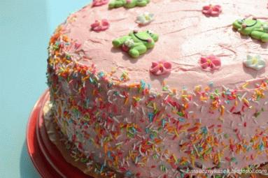 Zdjęcie - Różowy tort z wiśniami - Przepisy kulinarne ze zdjęciami