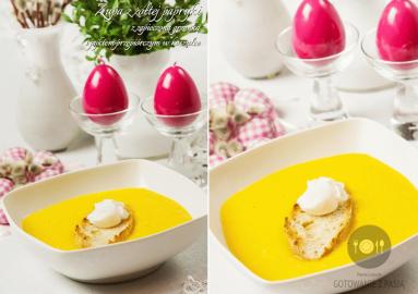 Zdjęcie - Zupa z żółtej papryki z zapieczoną grzanką i jajkiem przepiórczym w  koszulce - Przepisy kulinarne ze zdjęciami