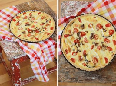 Zdjęcie - Tarta z bakłażanem, camembertem i pomidorkami - Przepisy kulinarne ze zdjęciami