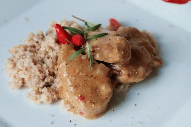Zdjęcie - Polędwiczki wieprzowe w sosie własnym - Przepisy kulinarne ze zdjęciami