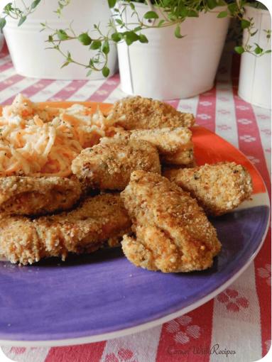 Zdjęcie - Kurczak w owsianej panierce z surówką z selera i marchewki - Przepisy kulinarne ze zdjęciami