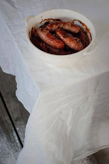 Zdjęcie - Biała zapiekana kiełbasa - Roasted white sausage - Przepisy kulinarne ze zdjęciami