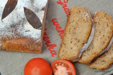 Zdjęcie - Pomidorowiec orkiszowy z czarnym sezamem - Przepisy kulinarne ze zdjęciami