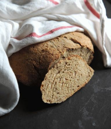 Zdjęcie - Chleb na hummusie - Przepisy kulinarne ze zdjęciami