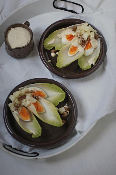 Zdjęcie - Cykoria z jajkiem - Przepisy kulinarne ze zdjęciami