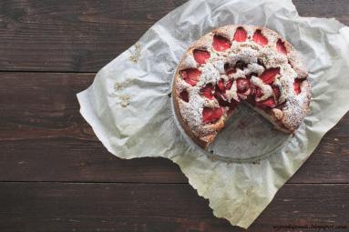 Zdjęcie - Ucierane ciasto z truskawkami - Przepisy kulinarne ze zdjęciami