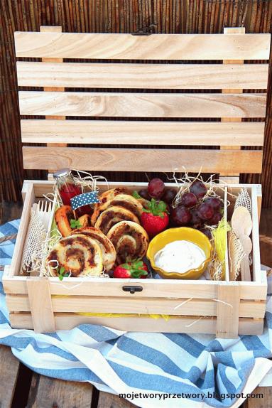 Zdjęcie - Czas na piknik - paszteciki francuskie z rabarbarową konfiturą - Przepisy kulinarne ze zdjęciami