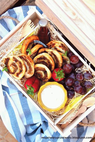 Zdjęcie - Czas na piknik - paszteciki francuskie z rabarbarową konfiturą - Przepisy kulinarne ze zdjęciami