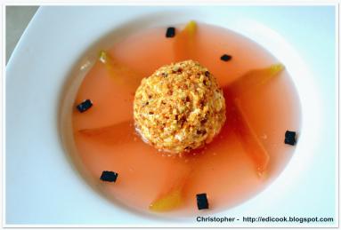 Zdjęcie - Wykwintna zupa rabarbarowa z lodami w migdałowym krokancie. - Przepisy kulinarne ze zdjęciami