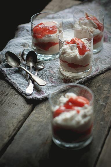 Zdjęcie - Deser rabarbarowy - rhubarb dessert - Przepisy kulinarne ze zdjęciami