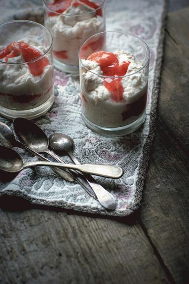 Zdjęcie - Deser rabarbarowy - rhubarb dessert - Przepisy kulinarne ze zdjęciami