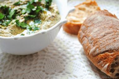 Zdjęcie - Baba ghanoush, czyli pasta z bakłażana z natką pietruszki - Przepisy kulinarne ze zdjęciami