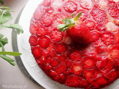 Zdjęcie - Odwrócone ciasto cytrynowo-truskawkowe / Lemon strawberry upside down cake - Przepisy kulinarne ze zdjęciami