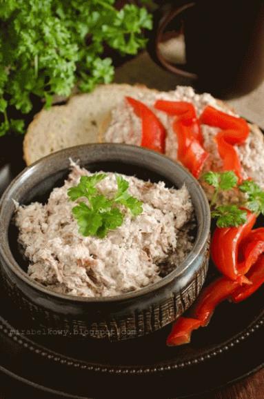 Zdjęcie - Pasta z tuńczyka i wędzonego twarogu - Przepisy kulinarne ze zdjęciami