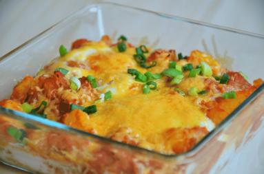 Zdjęcie - Jajka zapiekane z ziemniakami, pomidorami i anchois - Przepisy kulinarne ze zdjęciami
