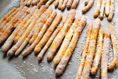 Zdjęcie - Pieczone białe szparagi z sezamem - Przepisy kulinarne ze zdjęciami