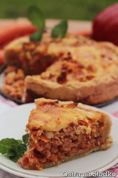 Zdjęcie - Tarta z mięsem mielonym i warzywami - Przepisy kulinarne ze zdjęciami