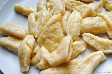 Zdjęcie - Leniwe kluski z masłem czosnkowo-ziołowym - Przepisy kulinarne ze zdjęciami