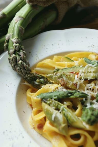 Zdjęcie - Tagliatelle z zielonymi  szparagami - Przepisy kulinarne ze zdjęciami