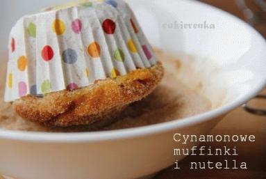 Zdjęcie - Cynamonowe muffiny nadziewane nutellą z cukrową posypką - Przepisy kulinarne ze zdjęciami