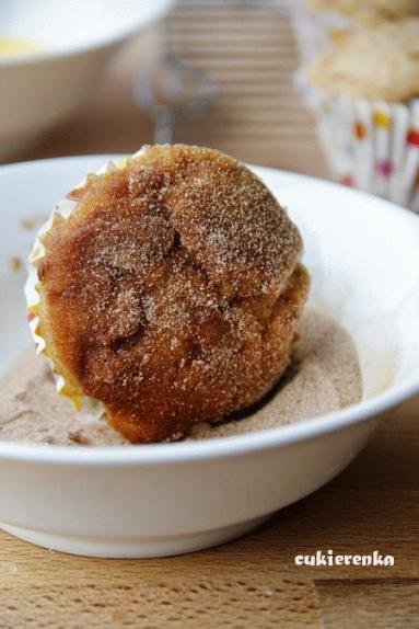 Zdjęcie - Cynamonowe muffiny nadziewane nutellą z cukrową posypką - Przepisy kulinarne ze zdjęciami