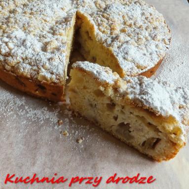 Zdjęcie - Maślane ciasto z rabarbarem i kruszonką - Przepisy kulinarne ze zdjęciami