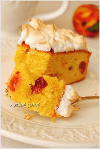 Zdjęcie - Ciasto z brzoskwiniami i kruchą bezą – przepis - Przepisy kulinarne ze zdjęciami