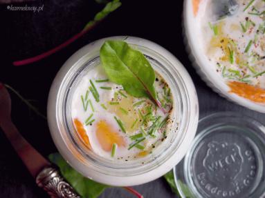 Zdjęcie - Jajka zapiekane z łososiem, botwinką i brie / Baked eggs with salmon, chard and brie - Przepisy kulinarne ze zdjęciami