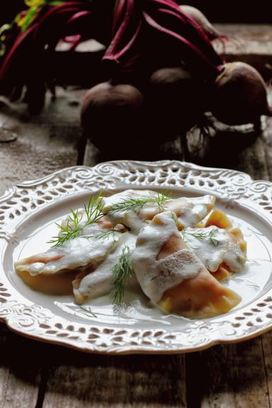 Zdjęcie - Pierogi z botwinką i serem ricotta - Przepisy kulinarne ze zdjęciami