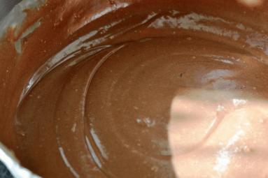 Zdjęcie - Sernik czekoladowy z gruszkami na oleju rzepakowym - Przepisy kulinarne ze zdjęciami