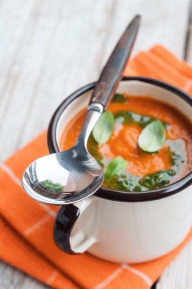 Zdjęcie - Zupa z pieczonych pomidorów - Przepisy kulinarne ze zdjęciami