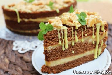 Zdjęcie - Ciasto czekoladowe z kremem krakersowym  i solonym karmelem ( na oleju rzepakowym ) - Przepisy kulinarne ze zdjęciami