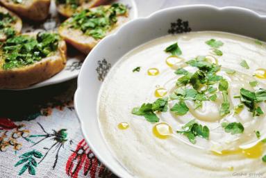 Zdjęcie - Zupa krem z czosnku z grzankami - Przepisy kulinarne ze zdjęciami