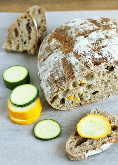 Zdjęcie - Chleb z cukinią na zakwasie żytnim - Przepisy kulinarne ze zdjęciami