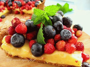 Zdjęcie - Tarta razowa z owocami - Przepisy kulinarne ze zdjęciami
