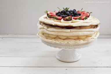 Zdjęcie - Bezowy tort cytrynowy z truskawkami - Przepisy kulinarne ze zdjęciami