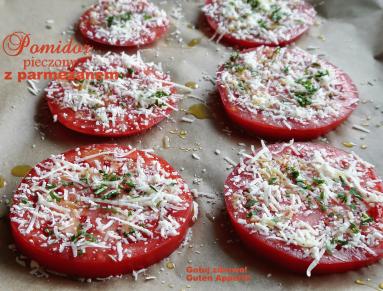 Zdjęcie - Pomidory pieczone z parmezanem - Przepisy kulinarne ze zdjęciami