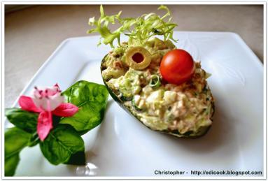 Zdjęcie - Awokado z tuńczykiem - sałatka. - Przepisy kulinarne ze zdjęciami