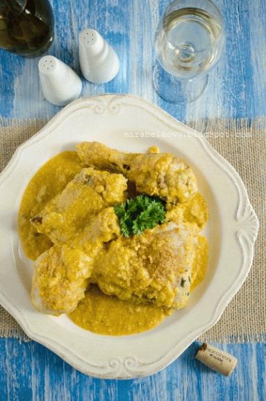 Zdjęcie - Kurczak w sosie migdałowym (pollo en pepitoria) - Przepisy kulinarne ze zdjęciami